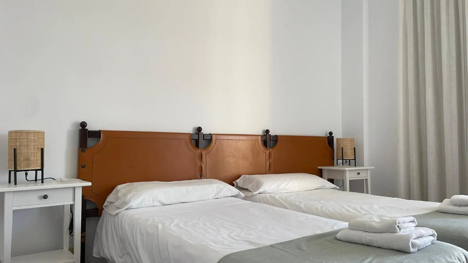 דירה טורמולינוס Apartamento La Roca Rental, 1 Dormitorio Con Vistas Al Mar